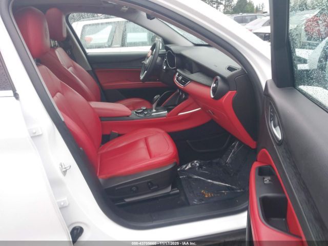 Alfa Romeo Stelvio | 4