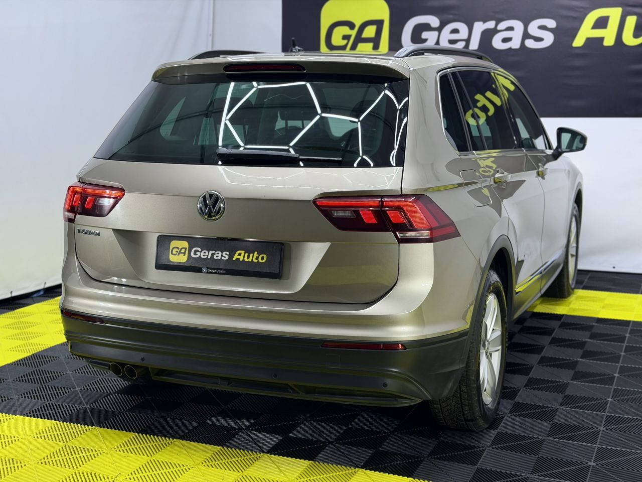 Volkswagen Tiguan | 3