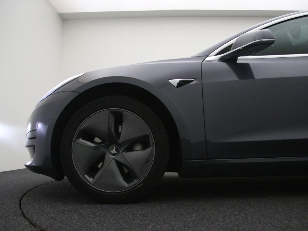 Tesla Model 3 | 24