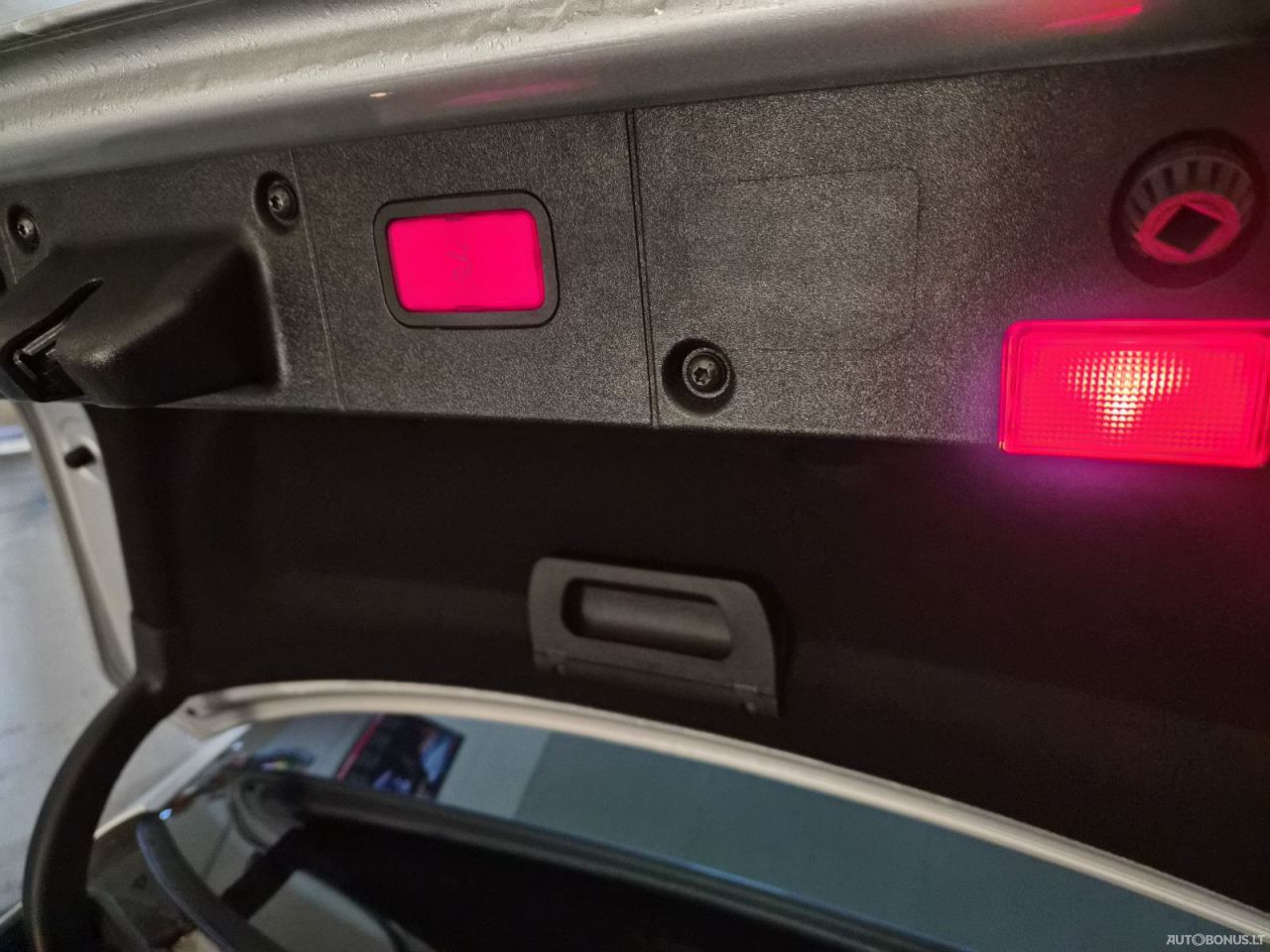 Mercedes-Benz S550 | 8