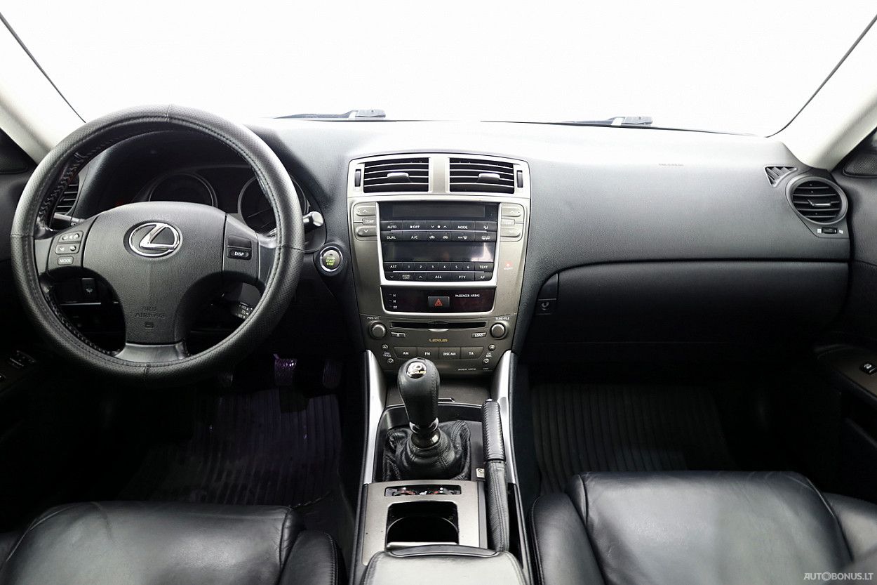 Lexus IS 220 | 4