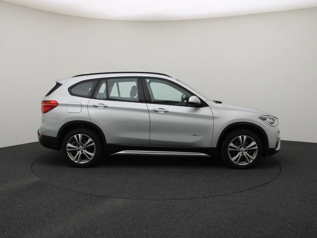 BMW X1 | 8