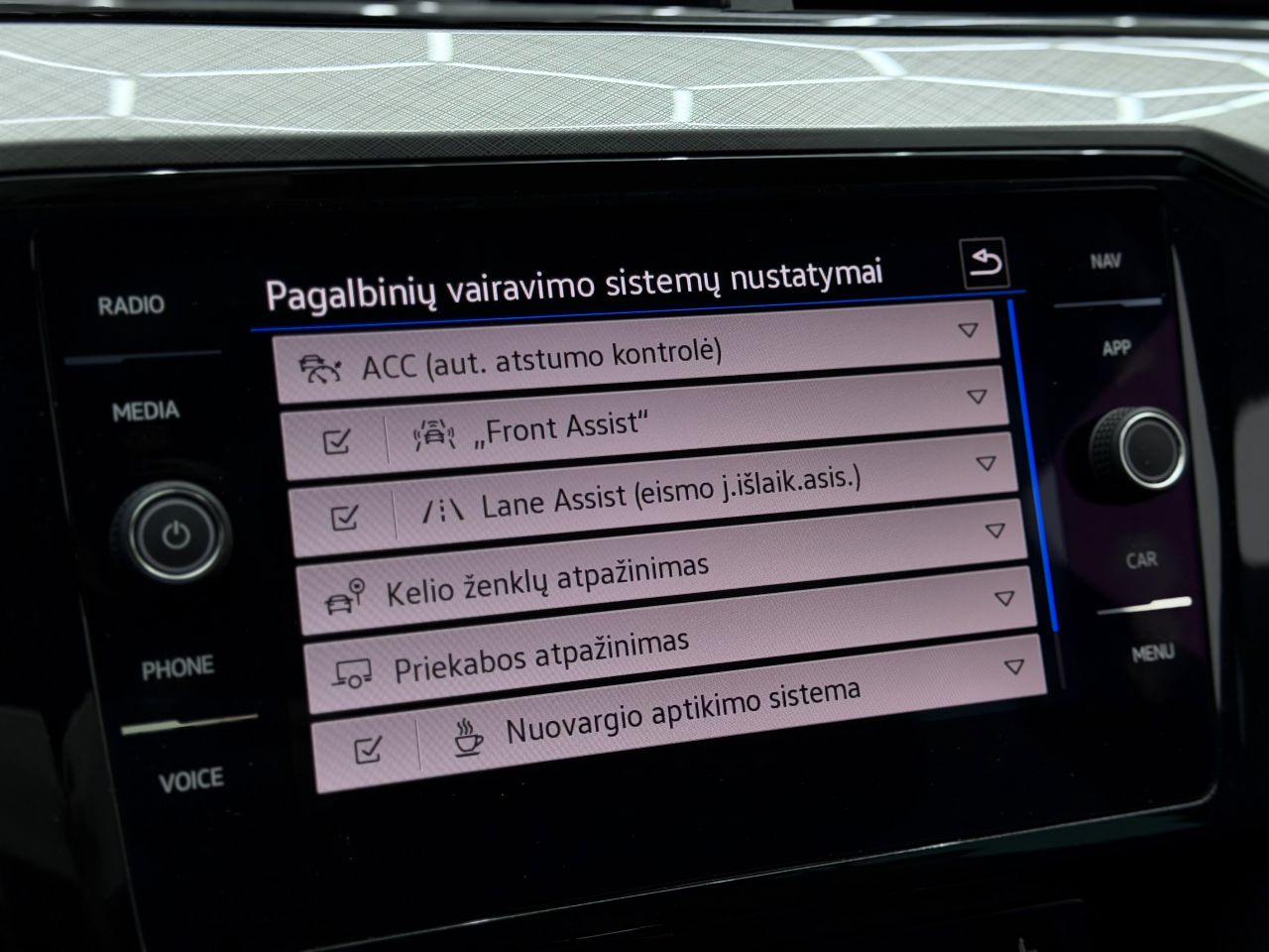 Volkswagen Passat | 24