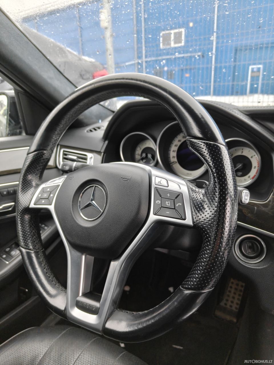 Mercedes-Benz E350 | 12