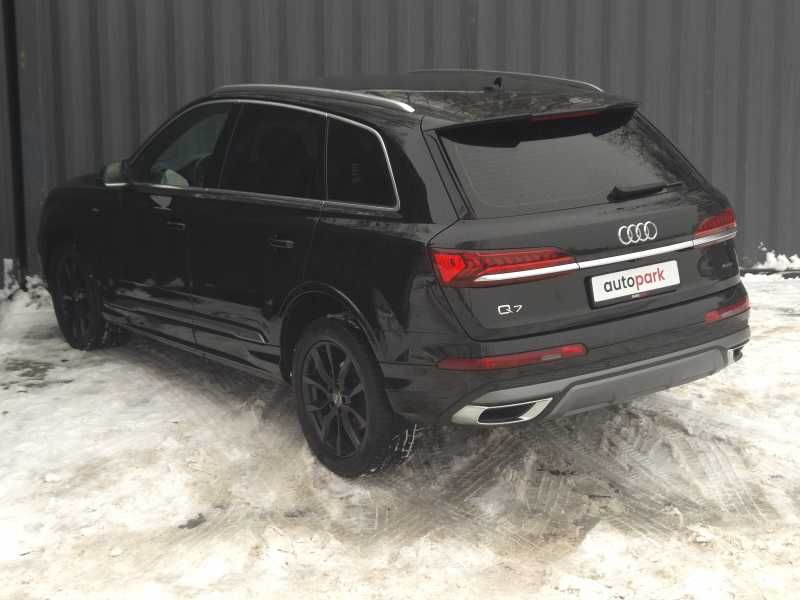 Audi Q7 | 3