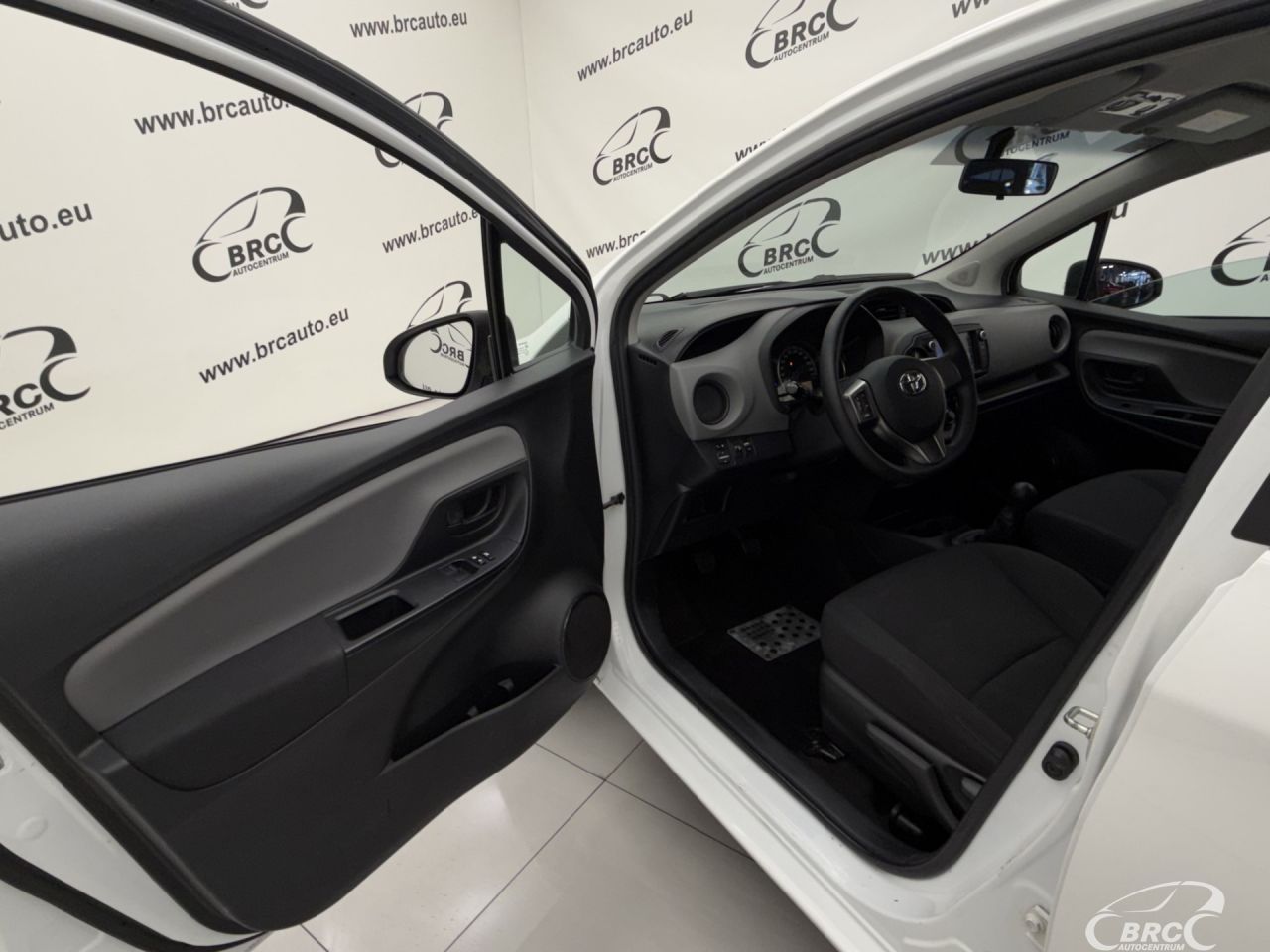Toyota Yaris | 16