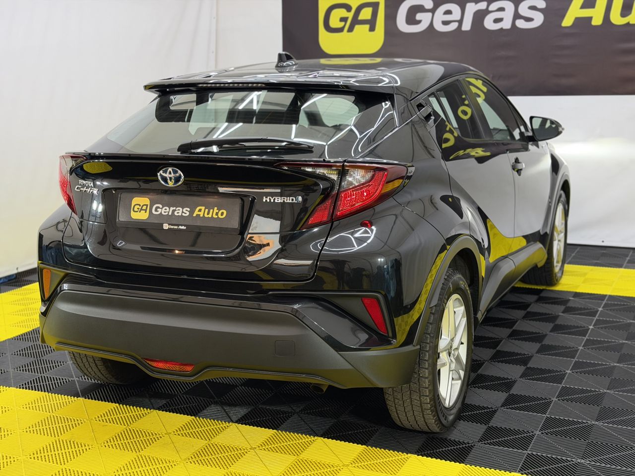 Toyota C-HR | 3