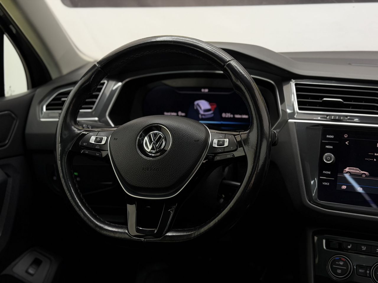Volkswagen Tiguan | 16