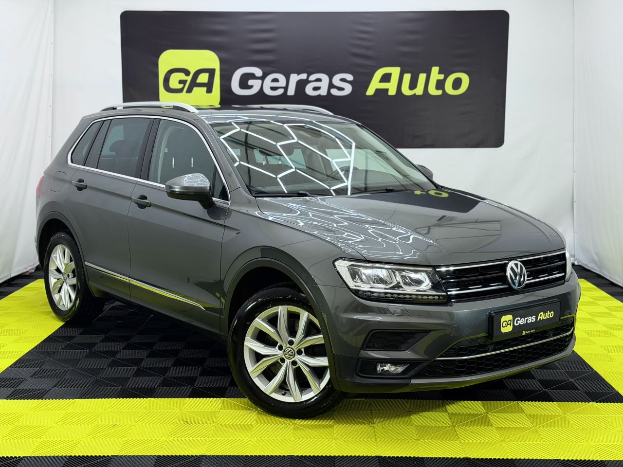 Volkswagen Tiguan | 2