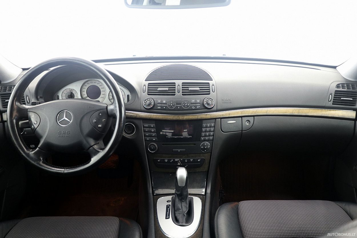 Mercedes-Benz E200 | 4