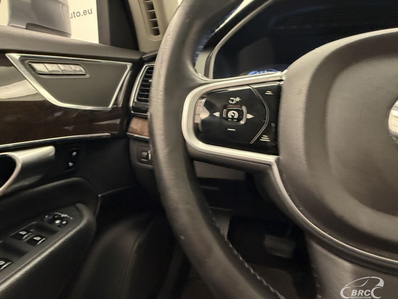 Volvo XC90 | 29
