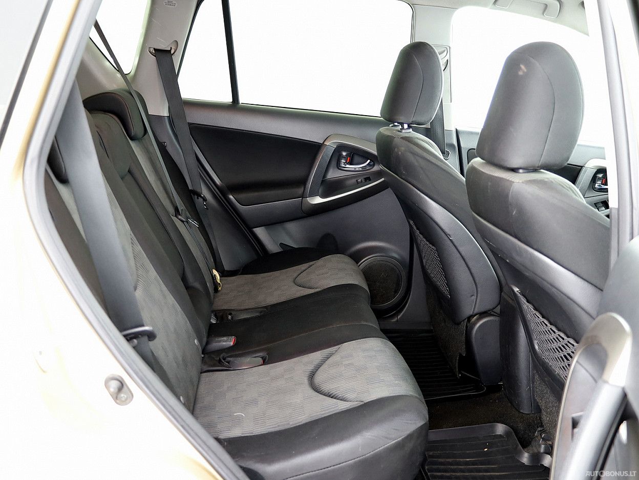 Toyota RAV4 | 6