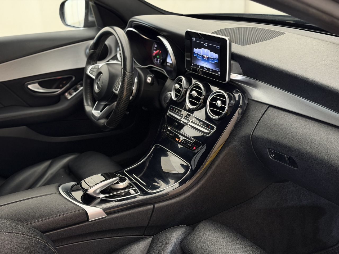 Mercedes-Benz C200 | 14