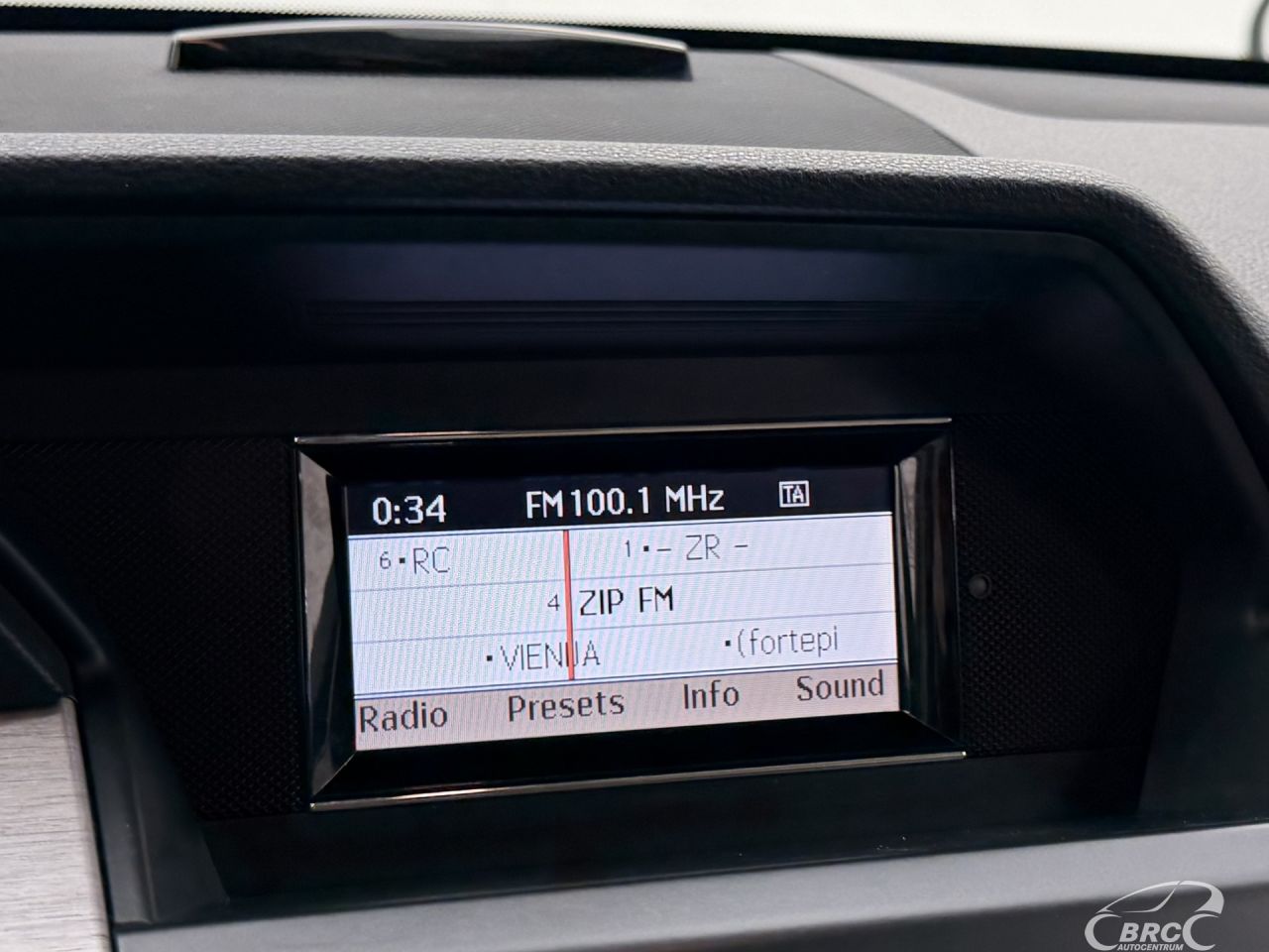 Mercedes-Benz GLK250 | 31