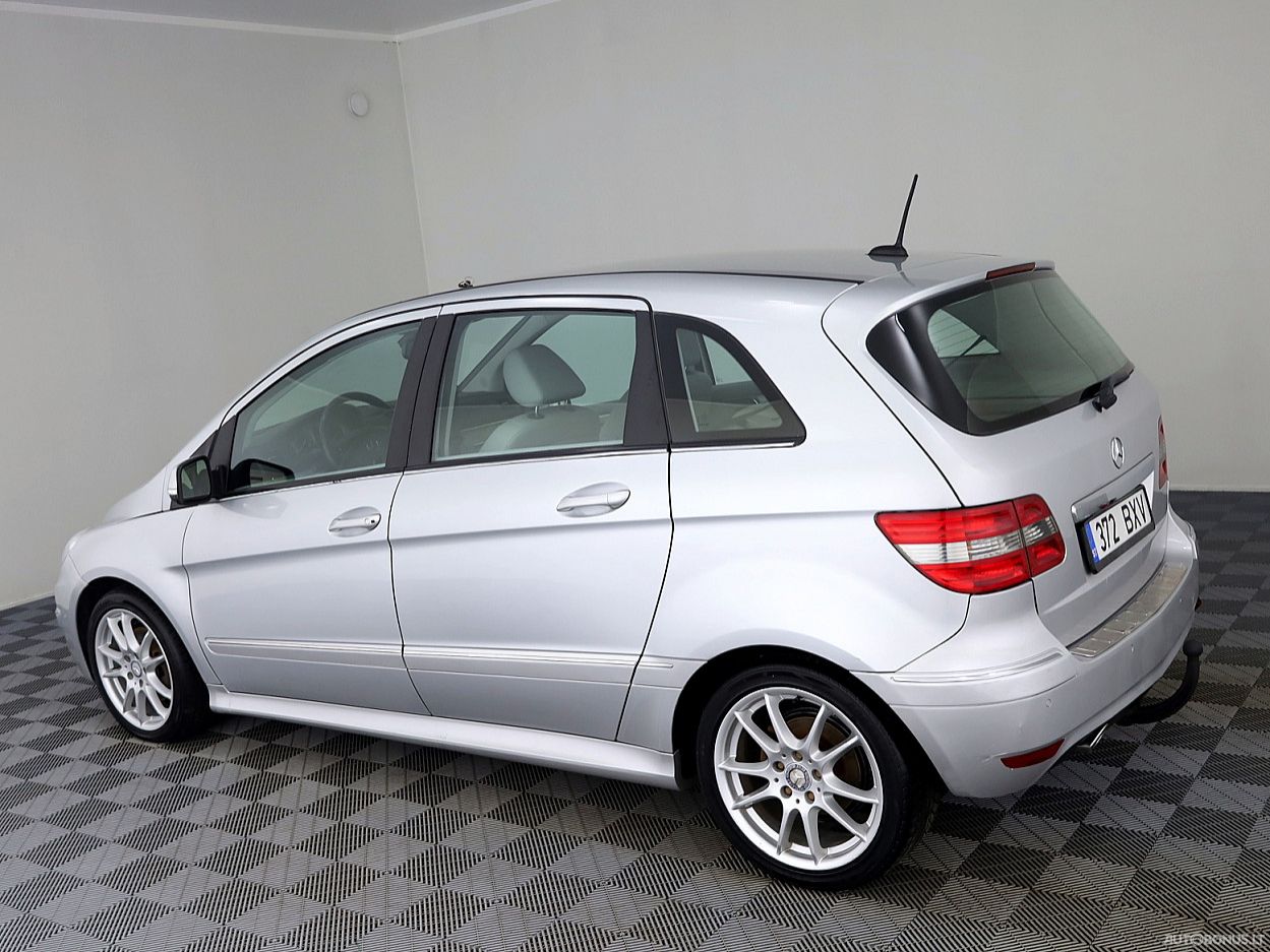 Mercedes-Benz B200 | 3