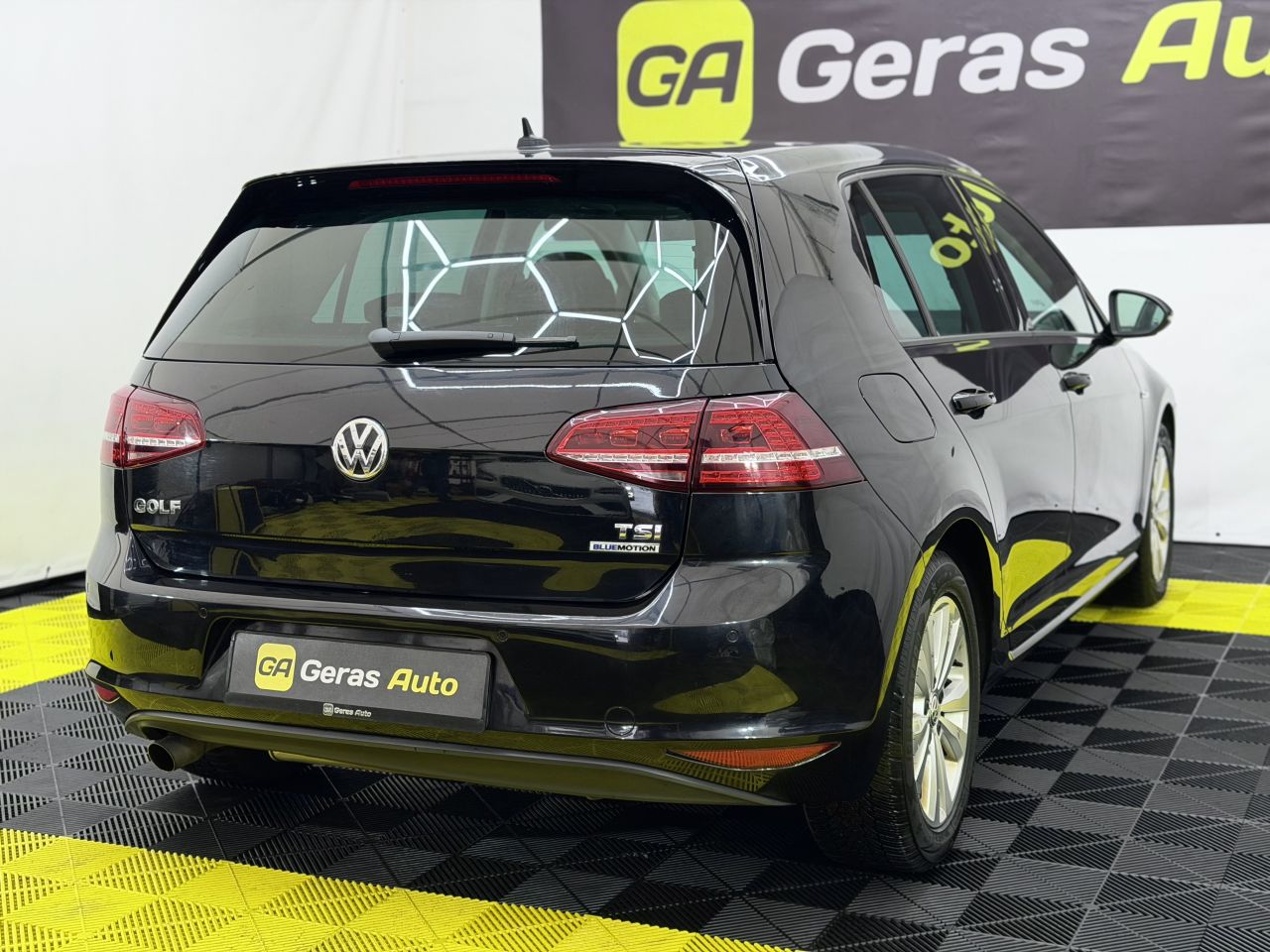 Volkswagen Golf | 3