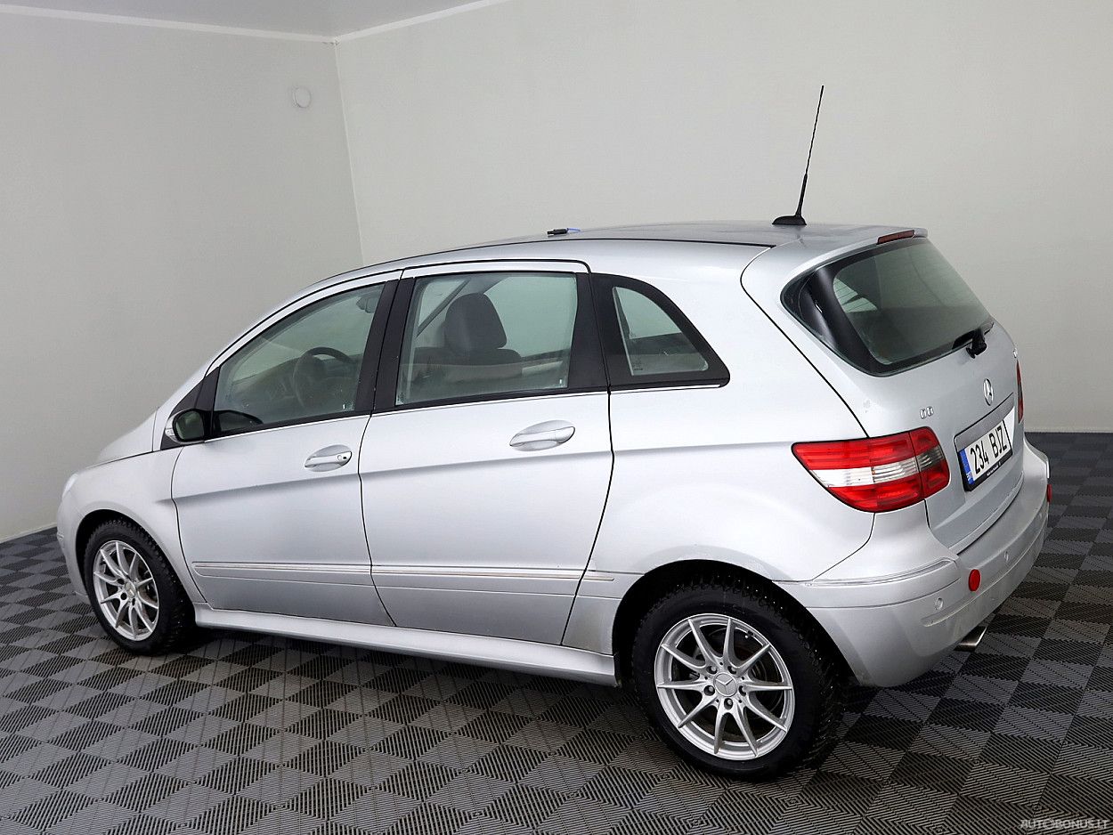 Mercedes-Benz B180 | 3