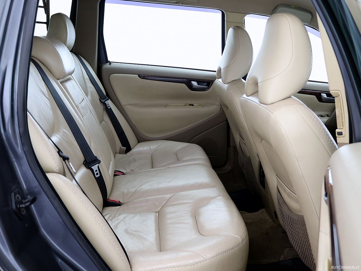 Volvo XC70 | 6