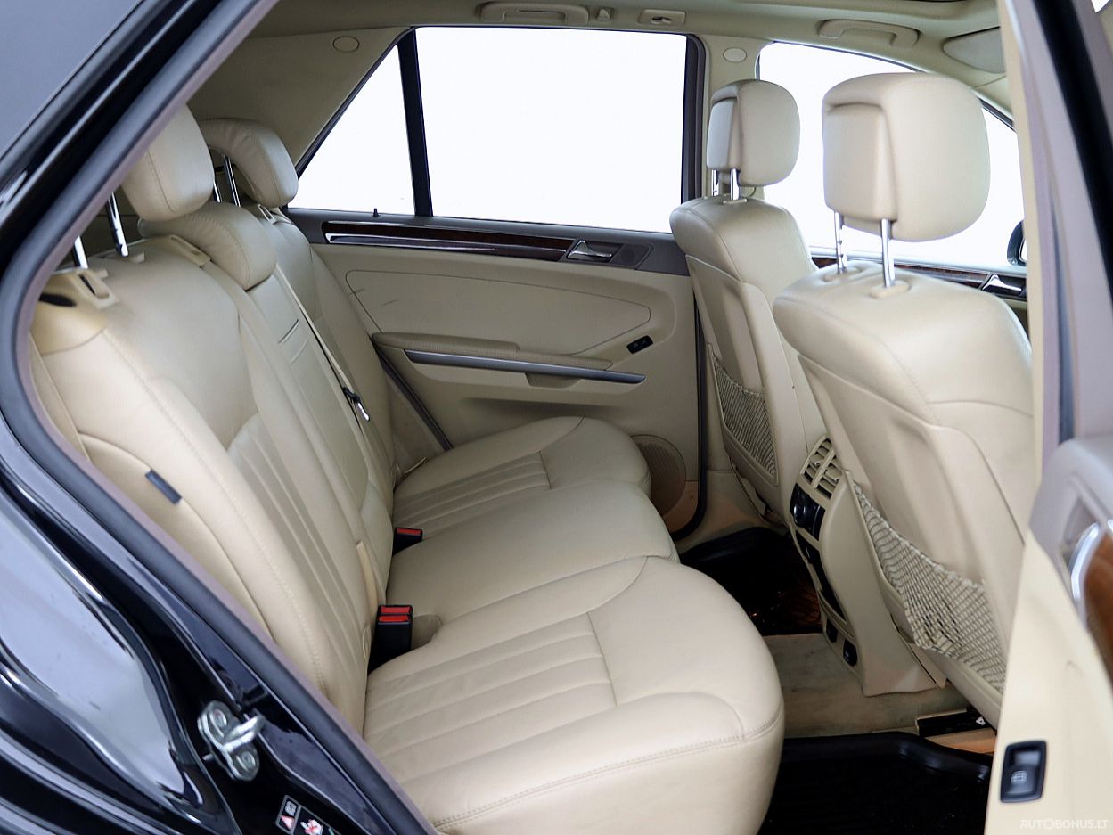 Mercedes-Benz ML500 | 6