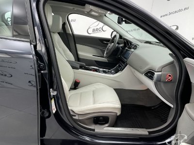 Jaguar XE | 3
