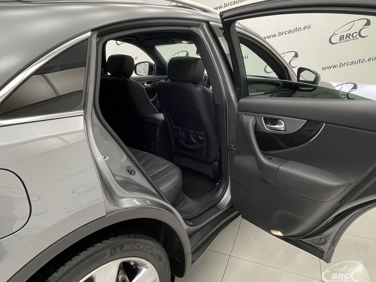 Infiniti QX70 | 12