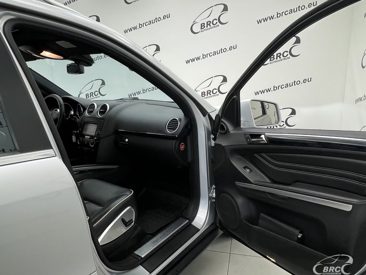 Mercedes-Benz ML350 | 7