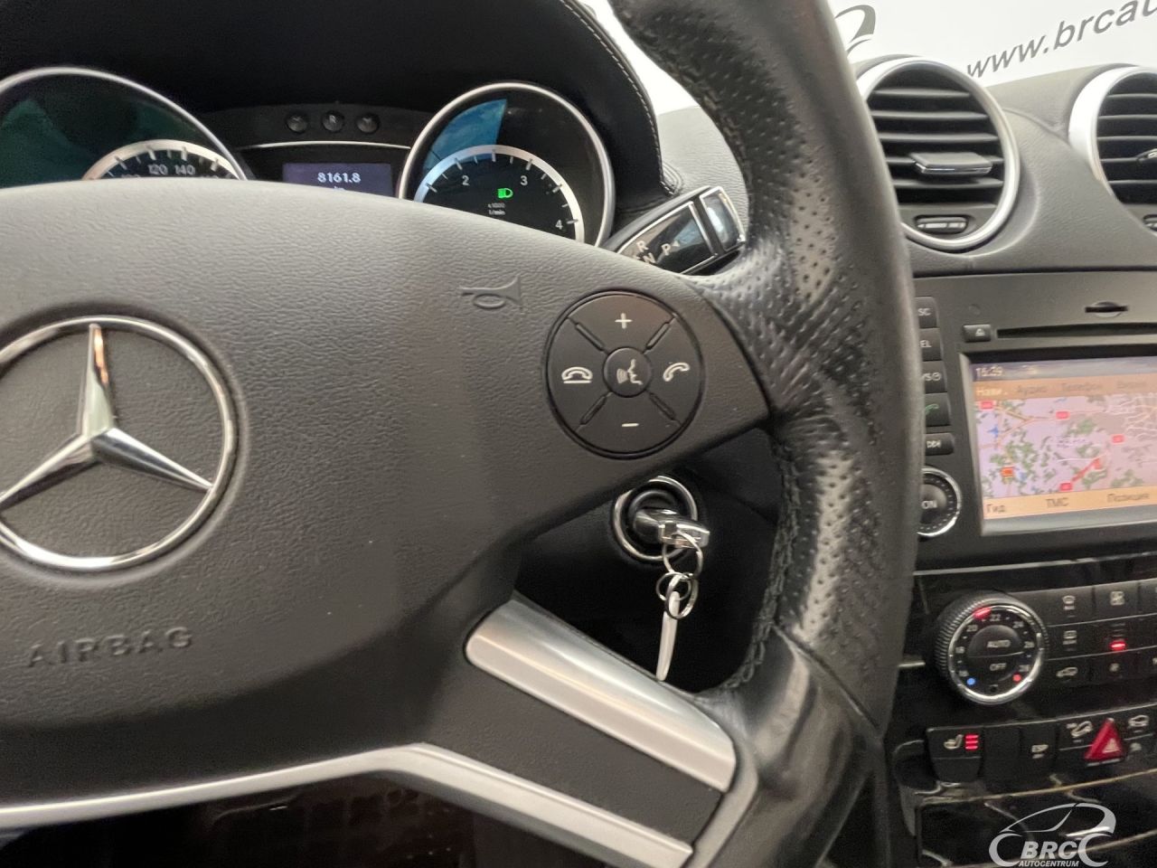 Mercedes-Benz ML350 | 27