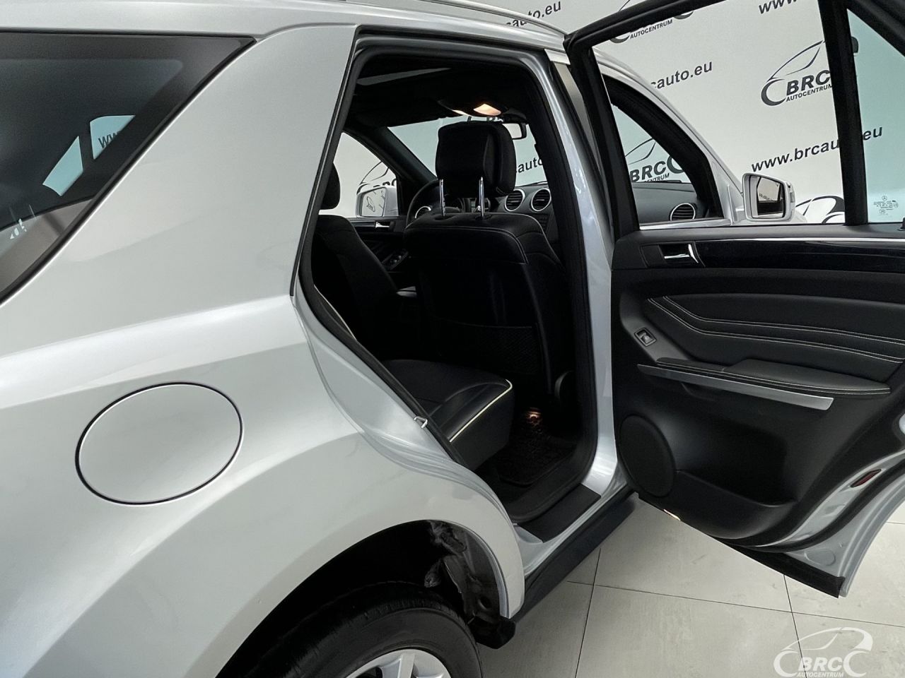 Mercedes-Benz ML350 | 11