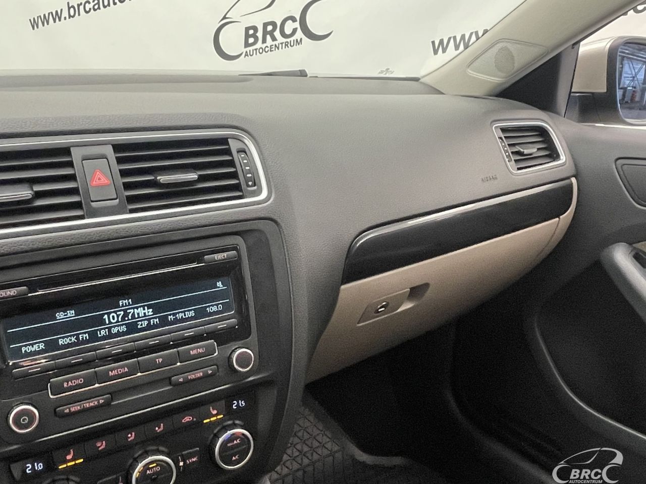 Volkswagen Jetta | 24