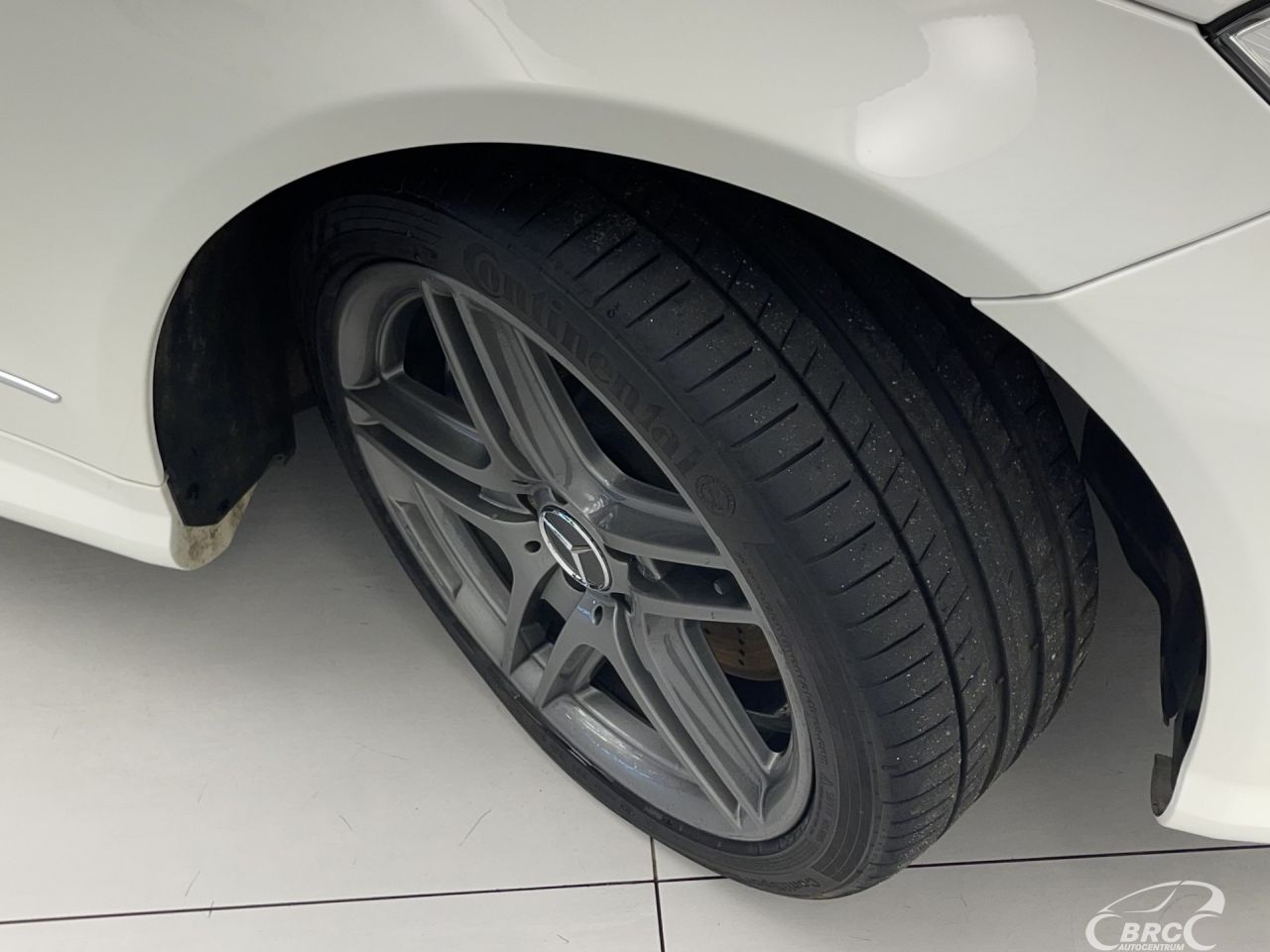 Mercedes-Benz E550 | 39