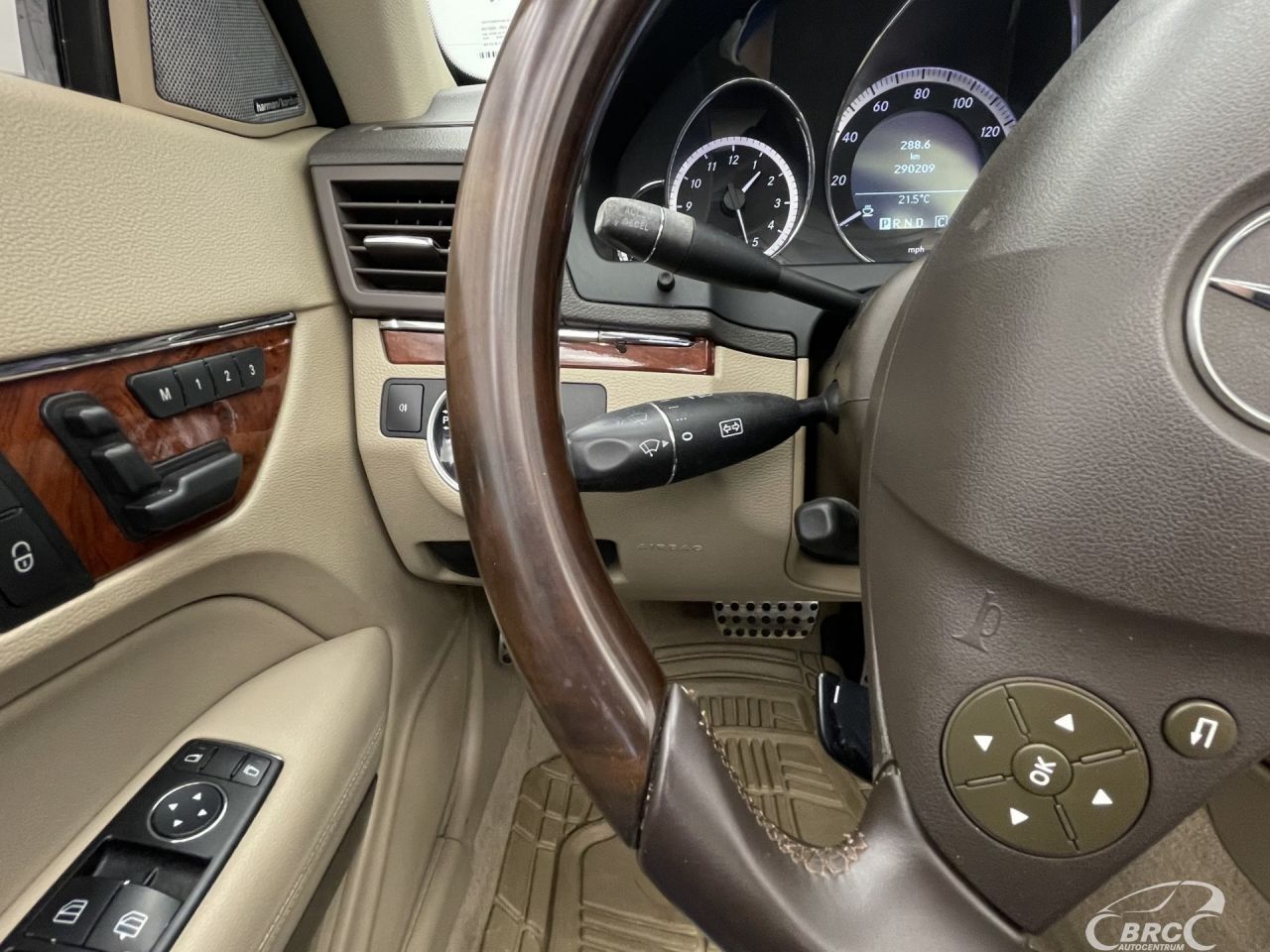 Mercedes-Benz E550 | 31