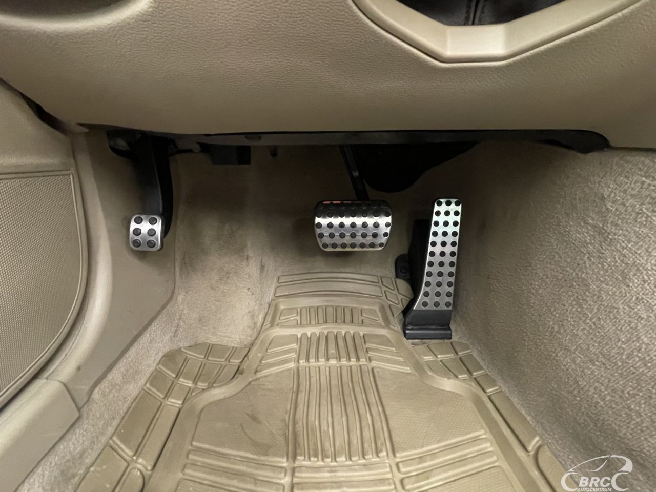 Mercedes-Benz E550 | 32