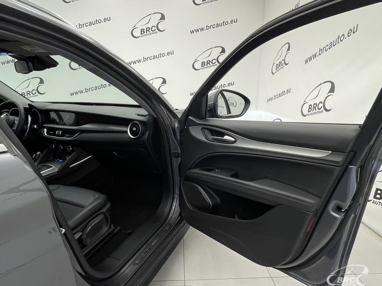 Alfa Romeo Stelvio | 8