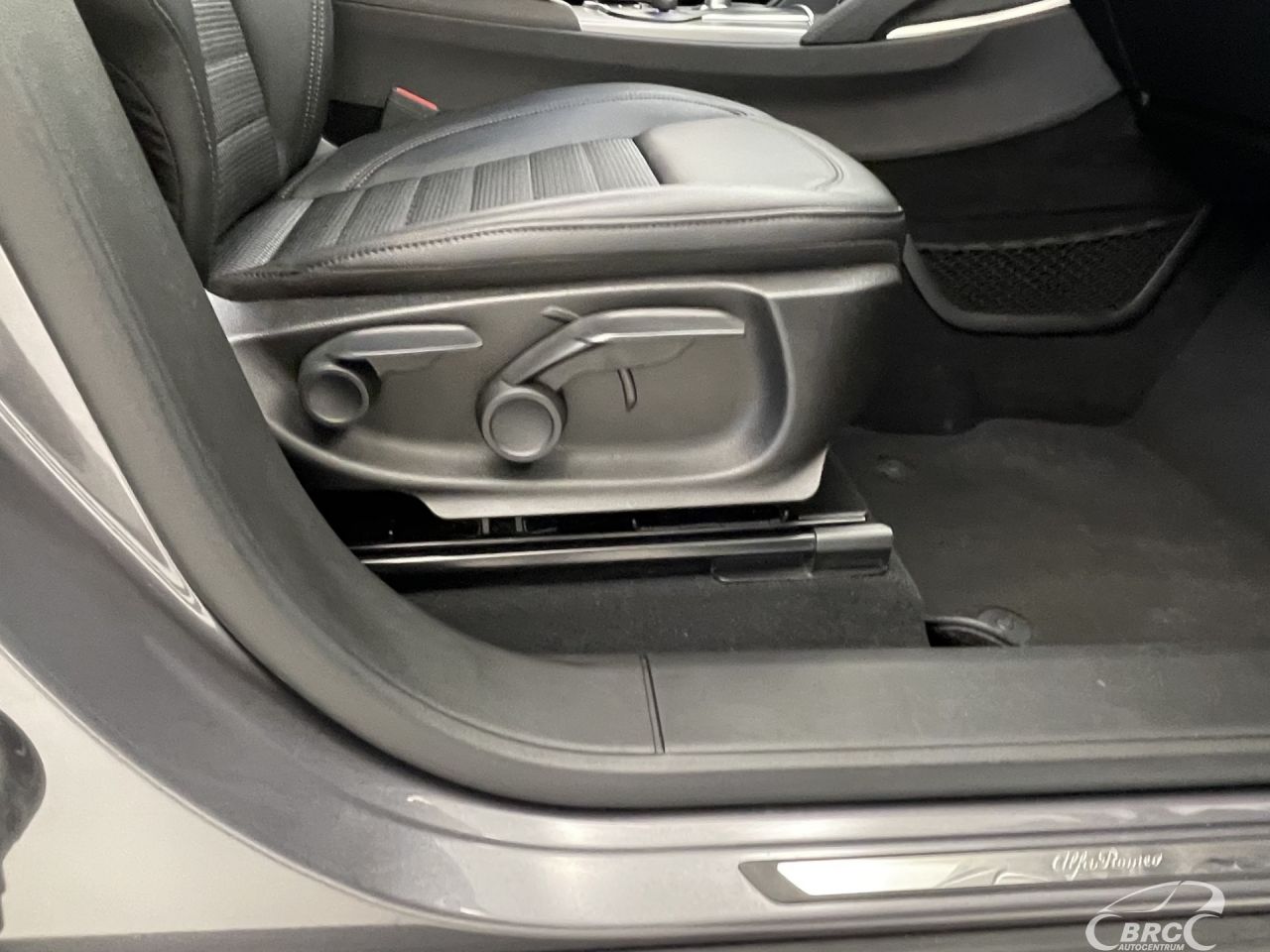 Alfa Romeo Stelvio | 5