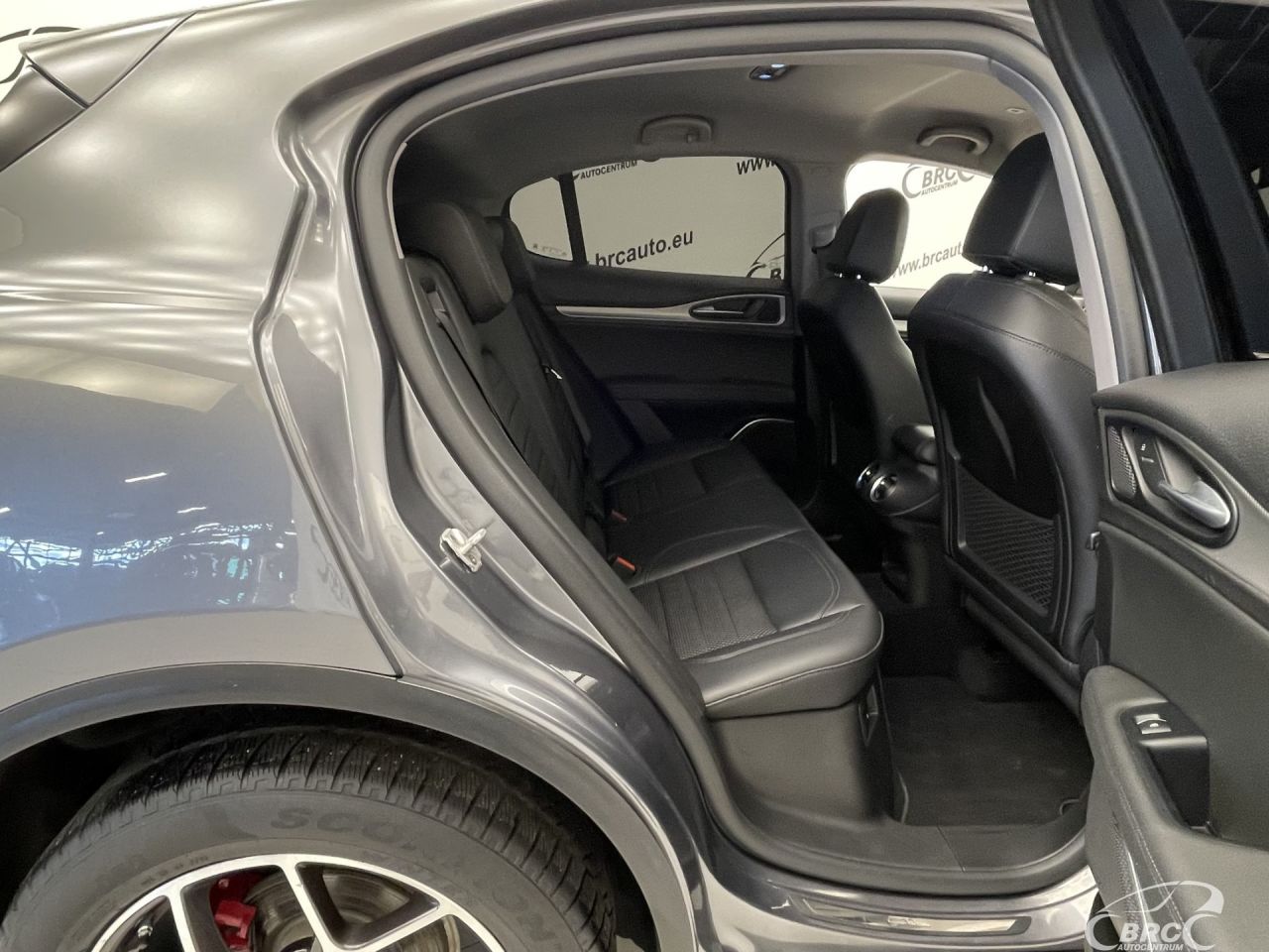 Alfa Romeo Stelvio | 10