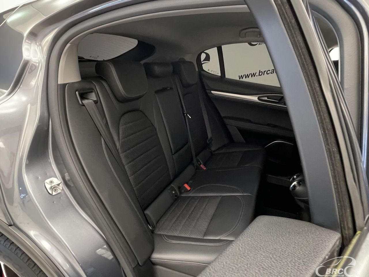 Alfa Romeo Stelvio | 12