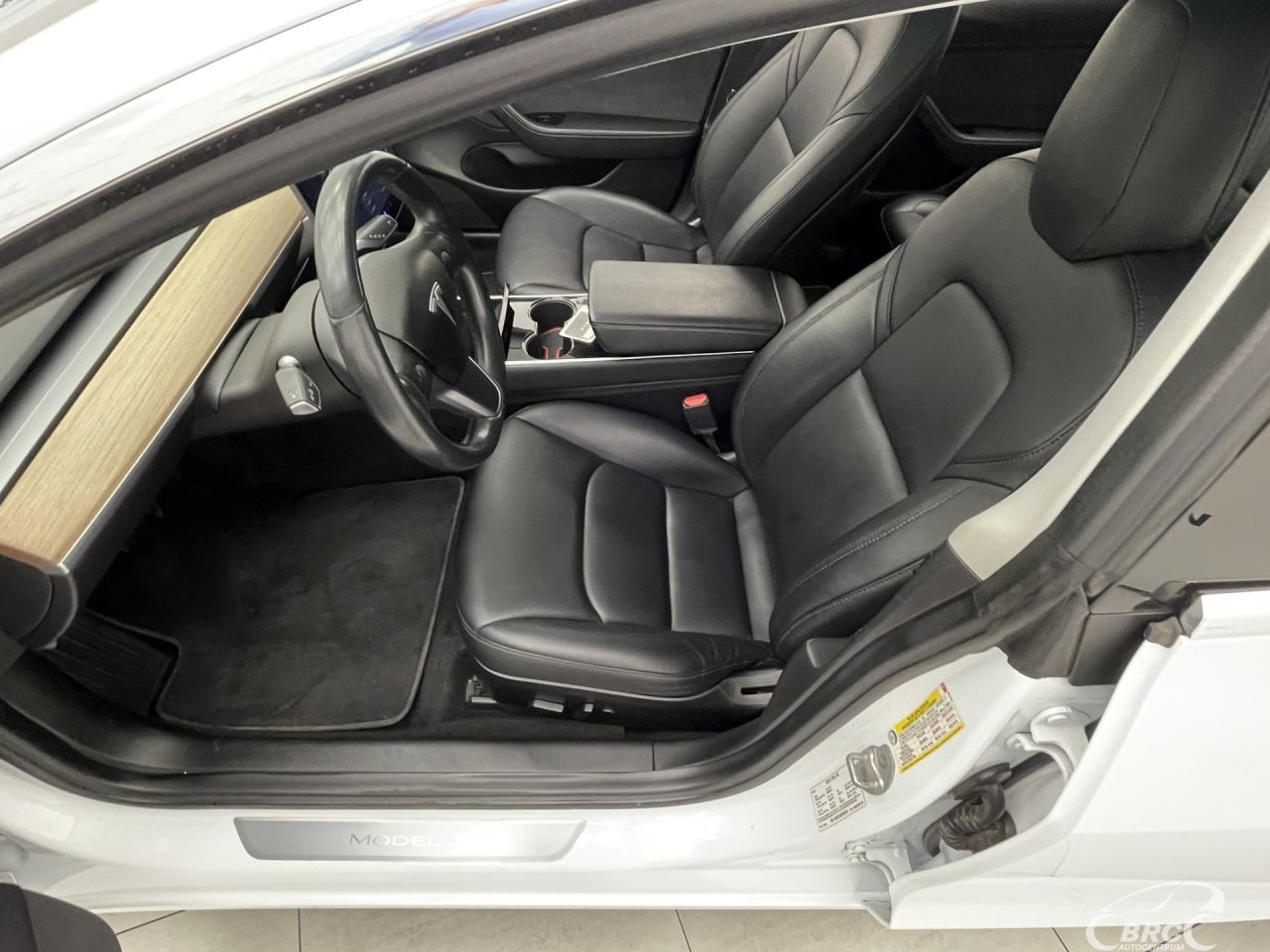 Tesla Model 3 | 32