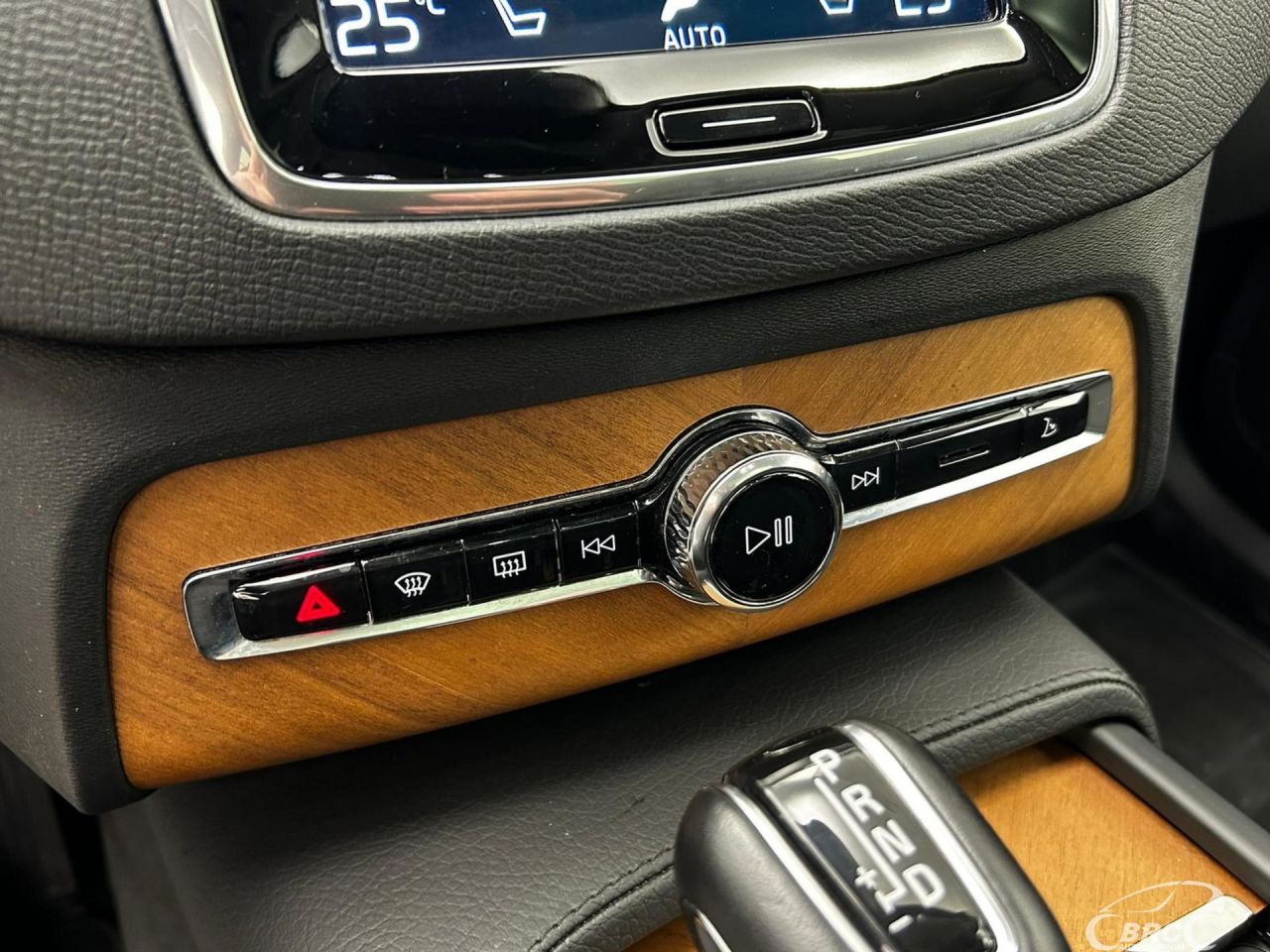 Volvo XC90 | 23