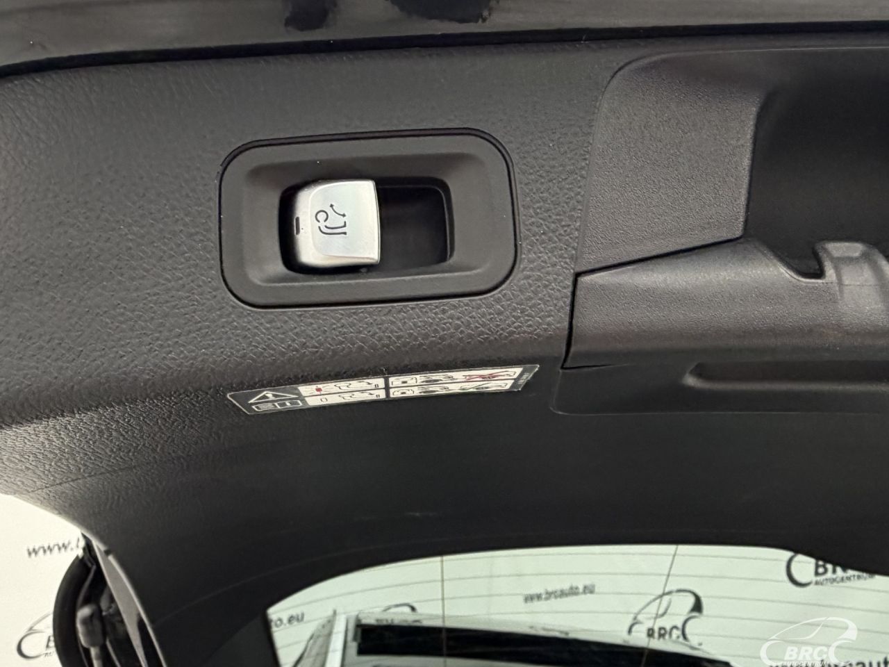 Mercedes-Benz C220 | 48