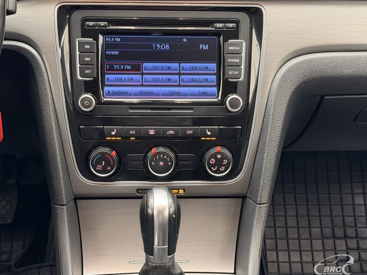 Volkswagen Passat | 27