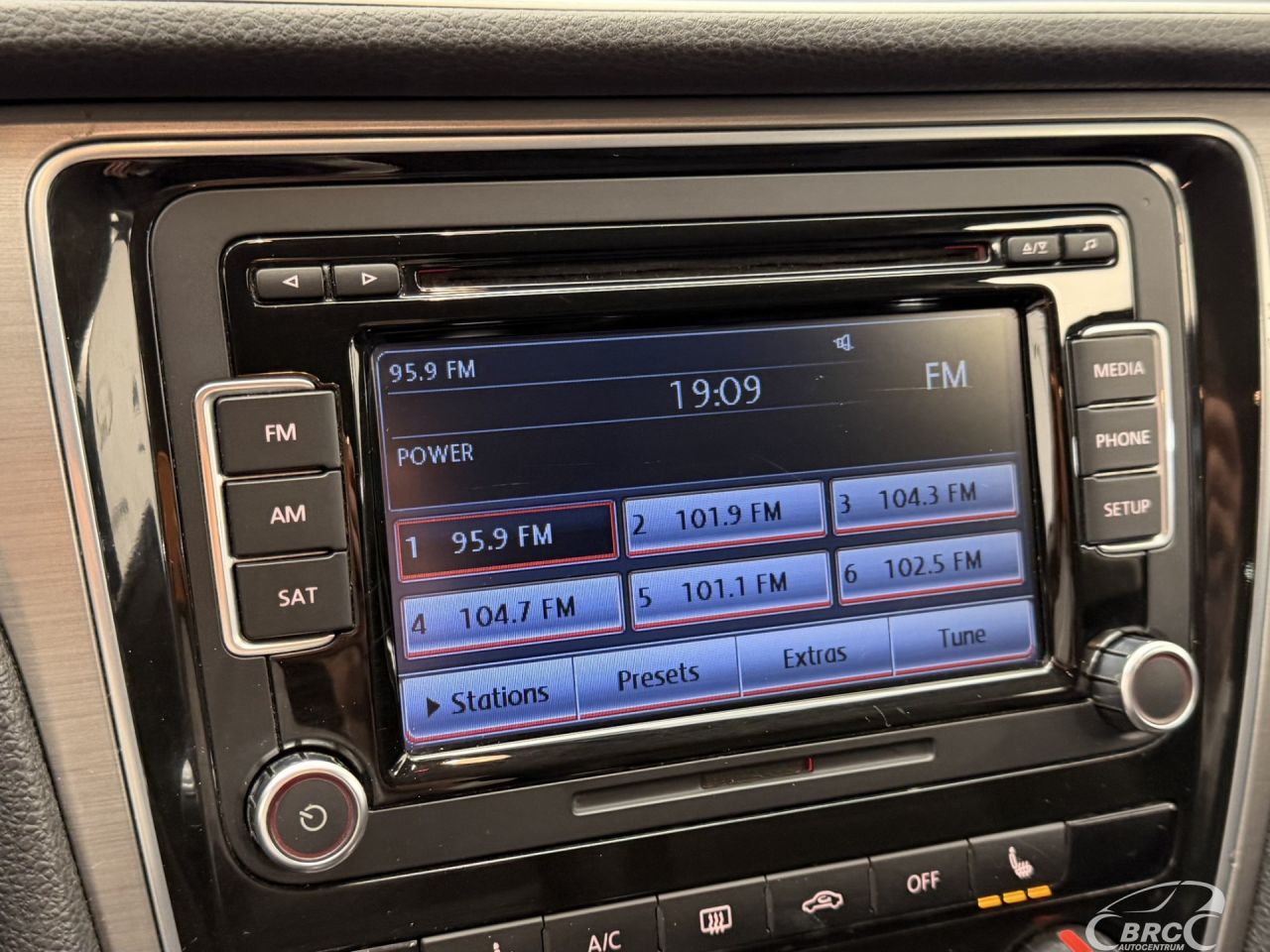 Volkswagen Passat | 53