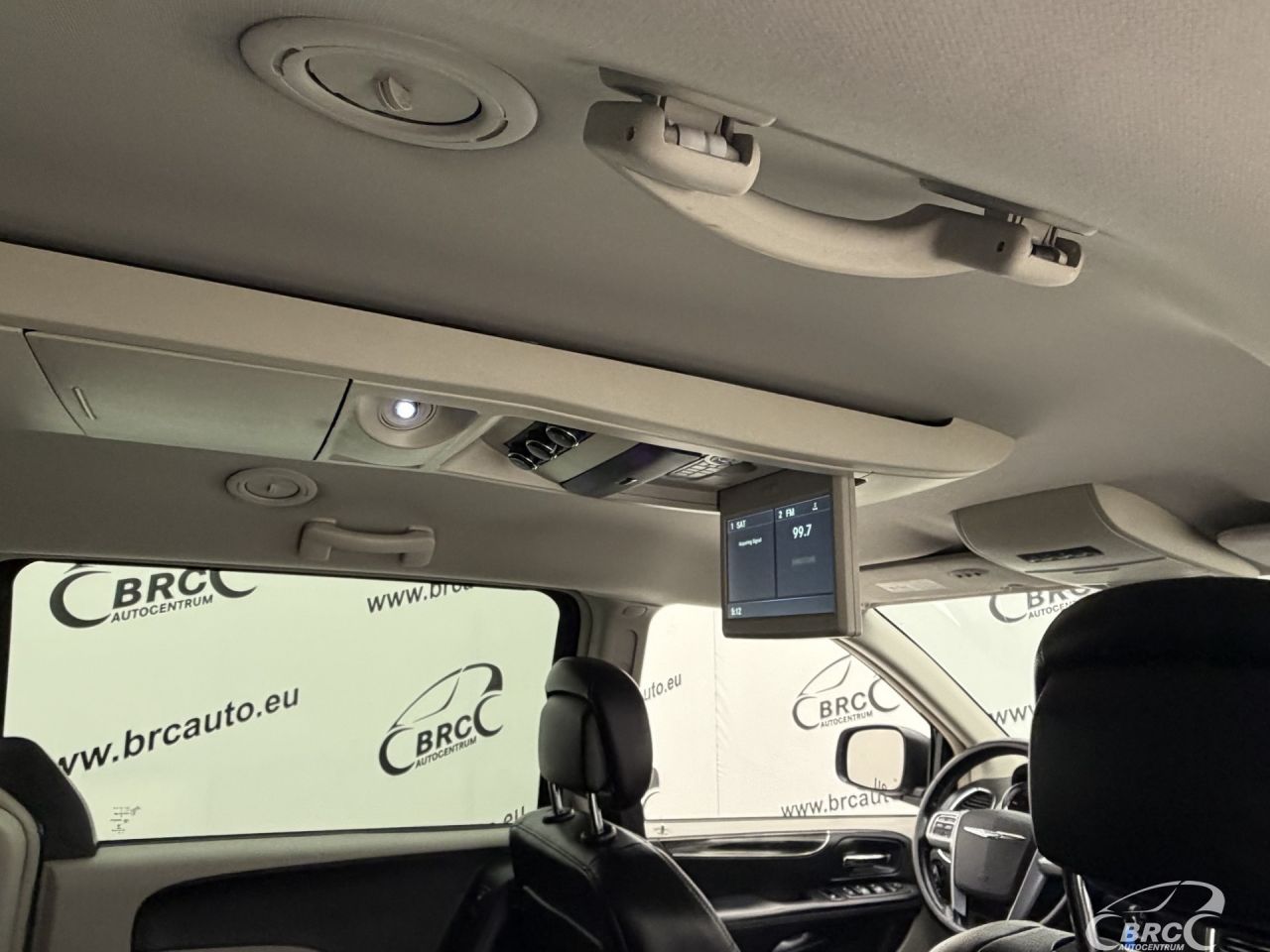 Chrysler Town & Country | 12