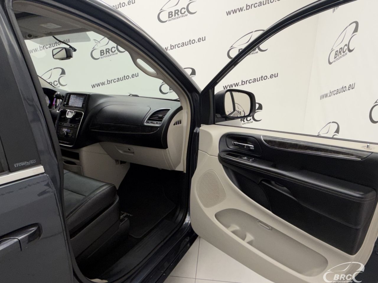 Chrysler Town & Country | 7