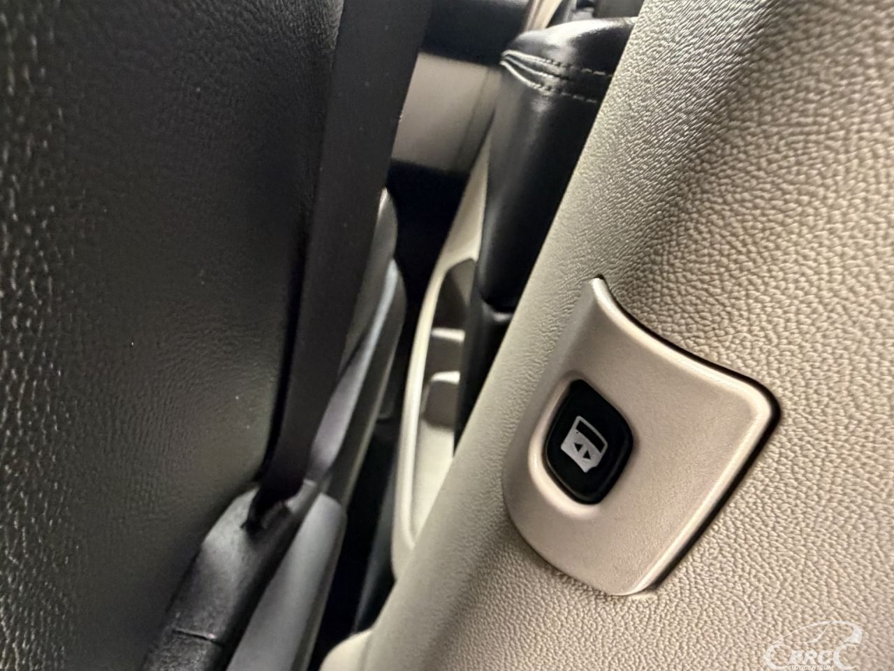 Chrysler Town & Country | 13