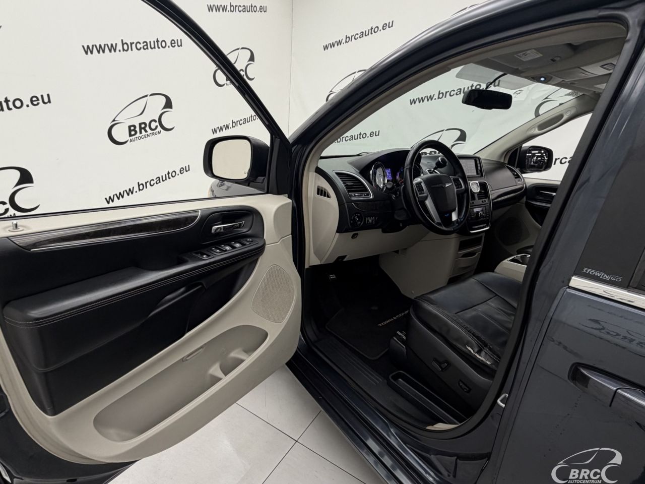 Chrysler Town & Country | 19