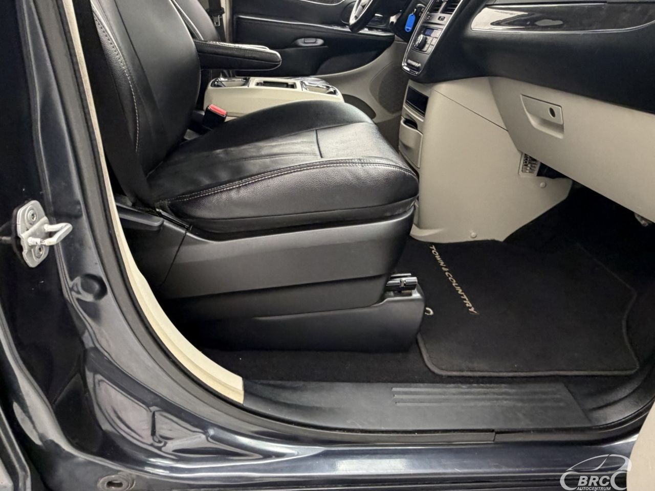 Chrysler Town & Country | 5