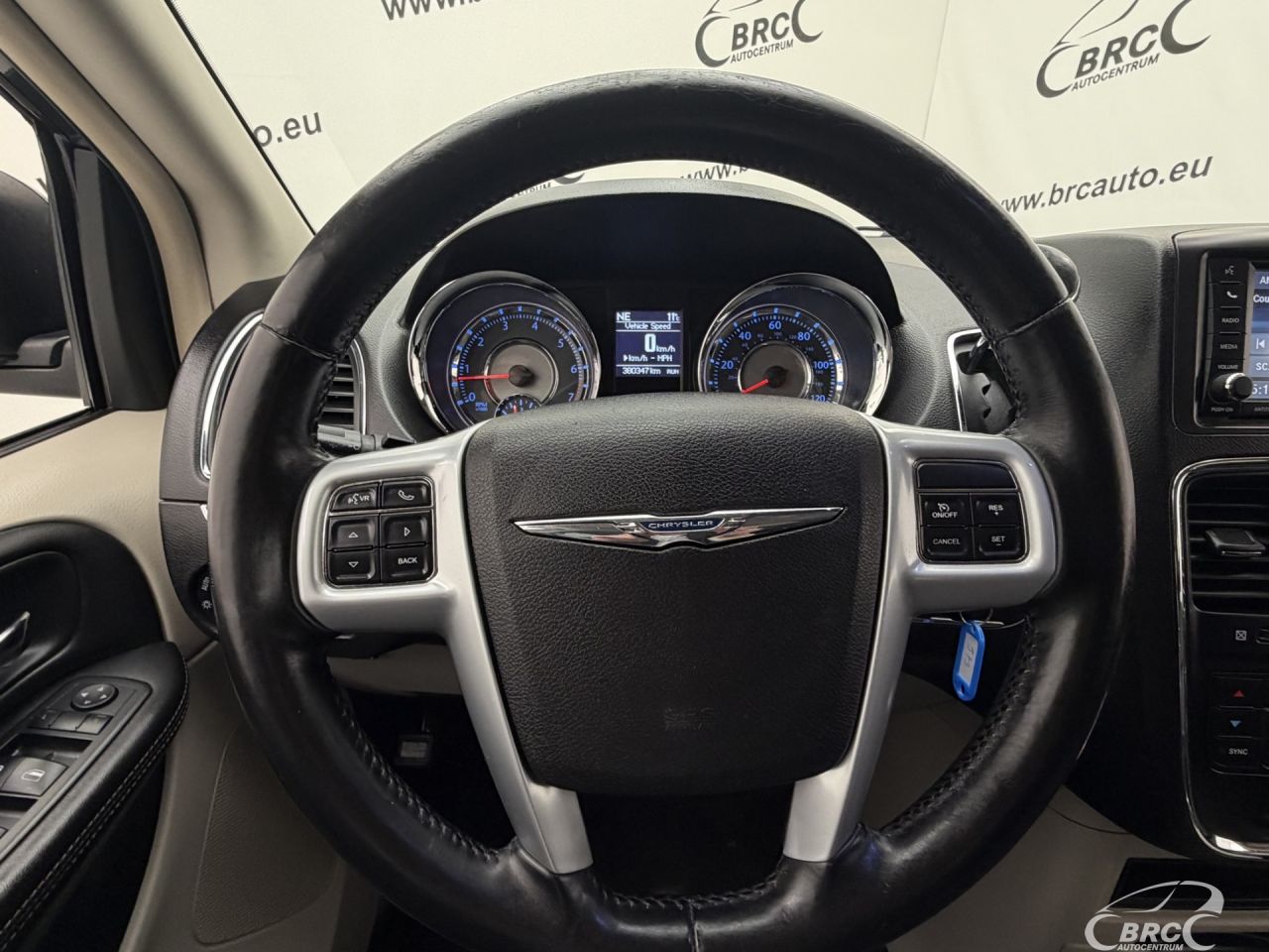 Chrysler Town & Country | 28