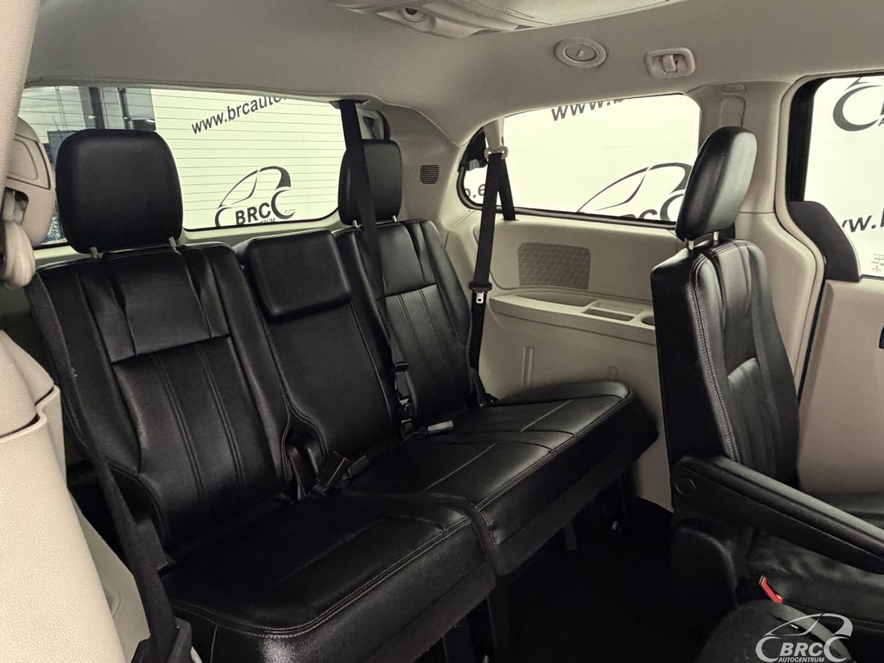 Chrysler Town & Country | 14