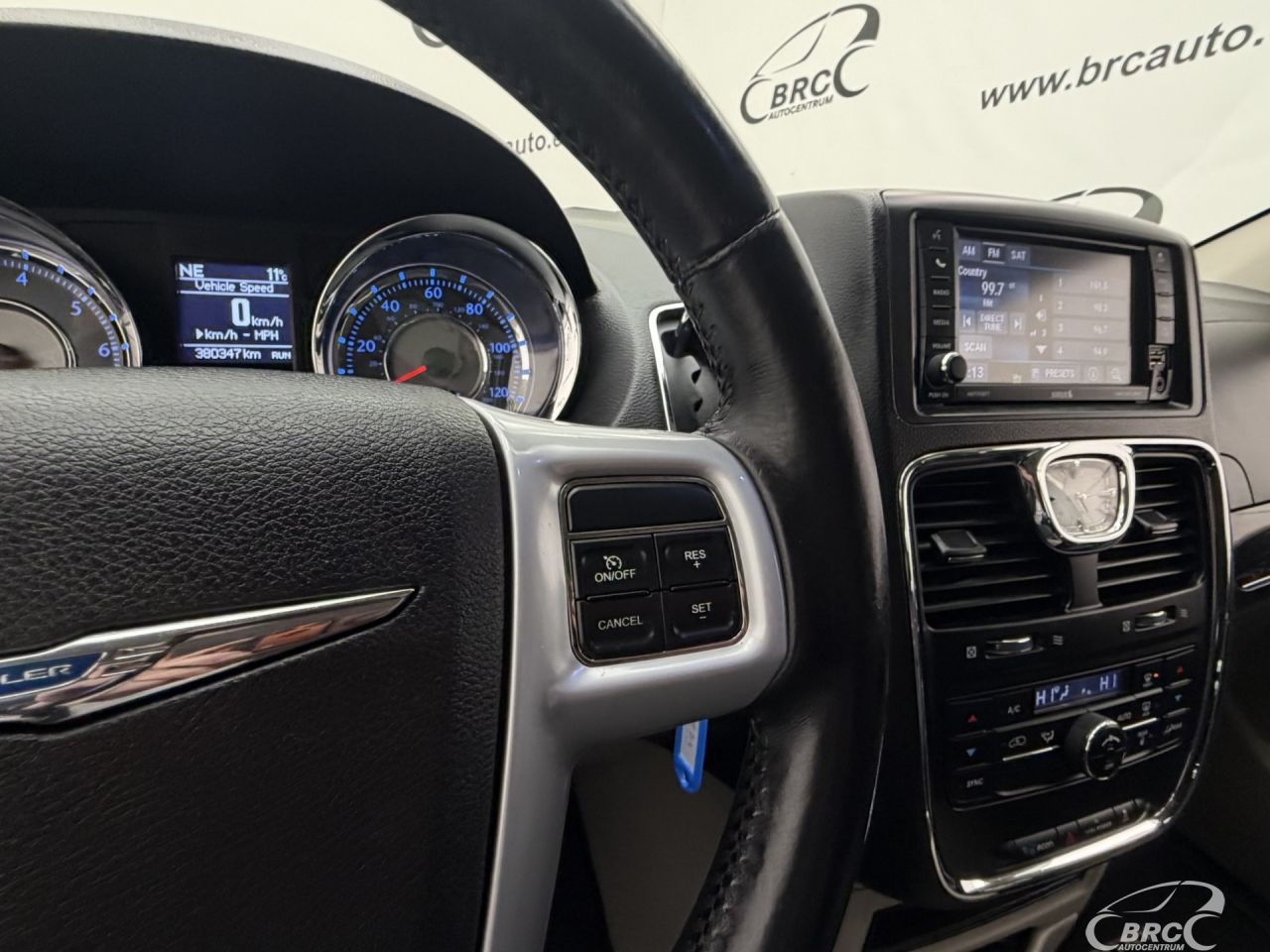 Chrysler Town & Country | 29