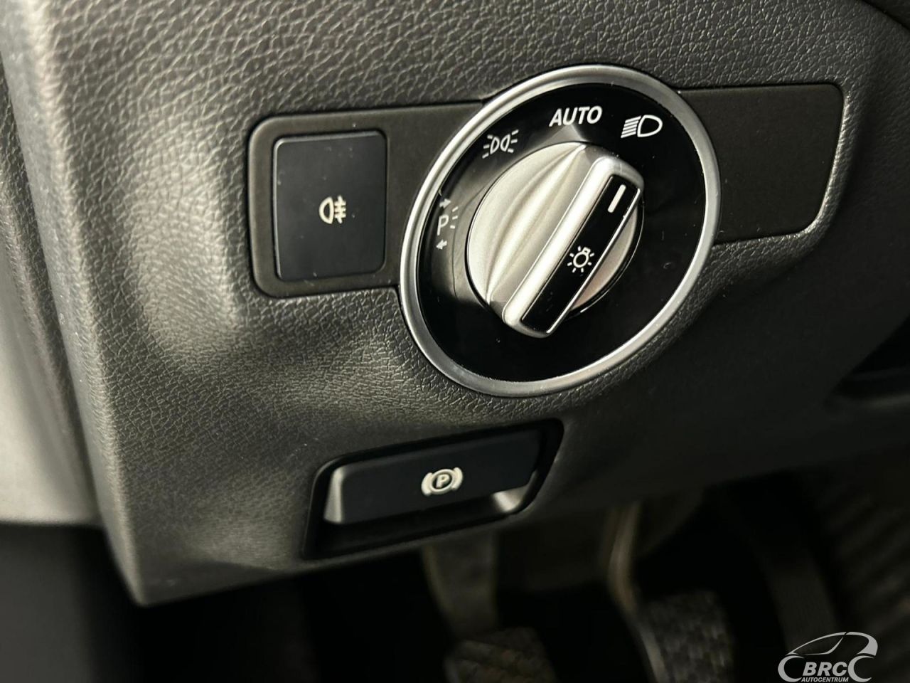 Mercedes-Benz CLA180 | 4